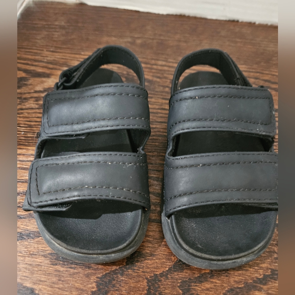 Zara Velcro Sandals. Size 22 Or 5 Toddler. Great Used Condition. ( Bin16)